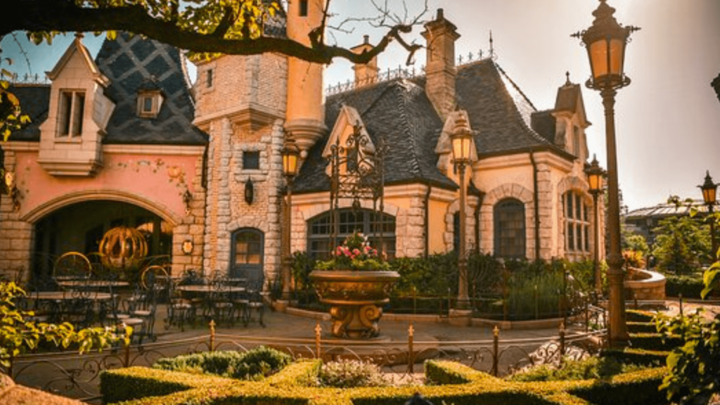 Where is best to propose in Disneyland Paris? - Auberge de Cendrillon