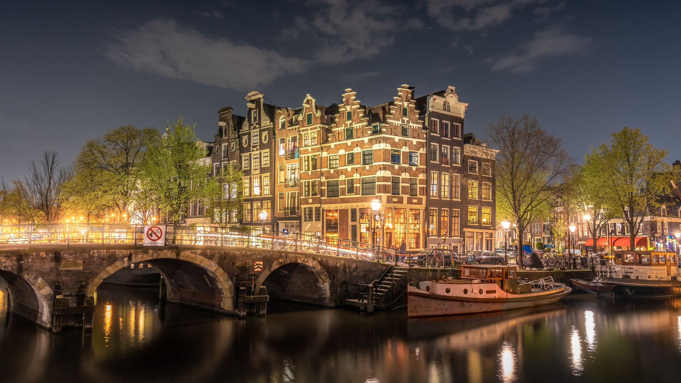 What is the best way to spend holidays in Amsterdam? 