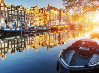 Amsterdam: let's book the perfect holiday together!