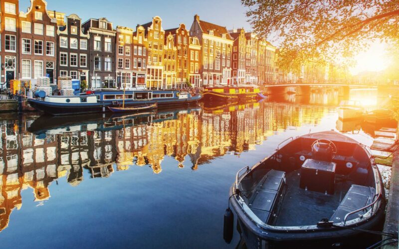 Amsterdam: let's book the perfect holiday together!